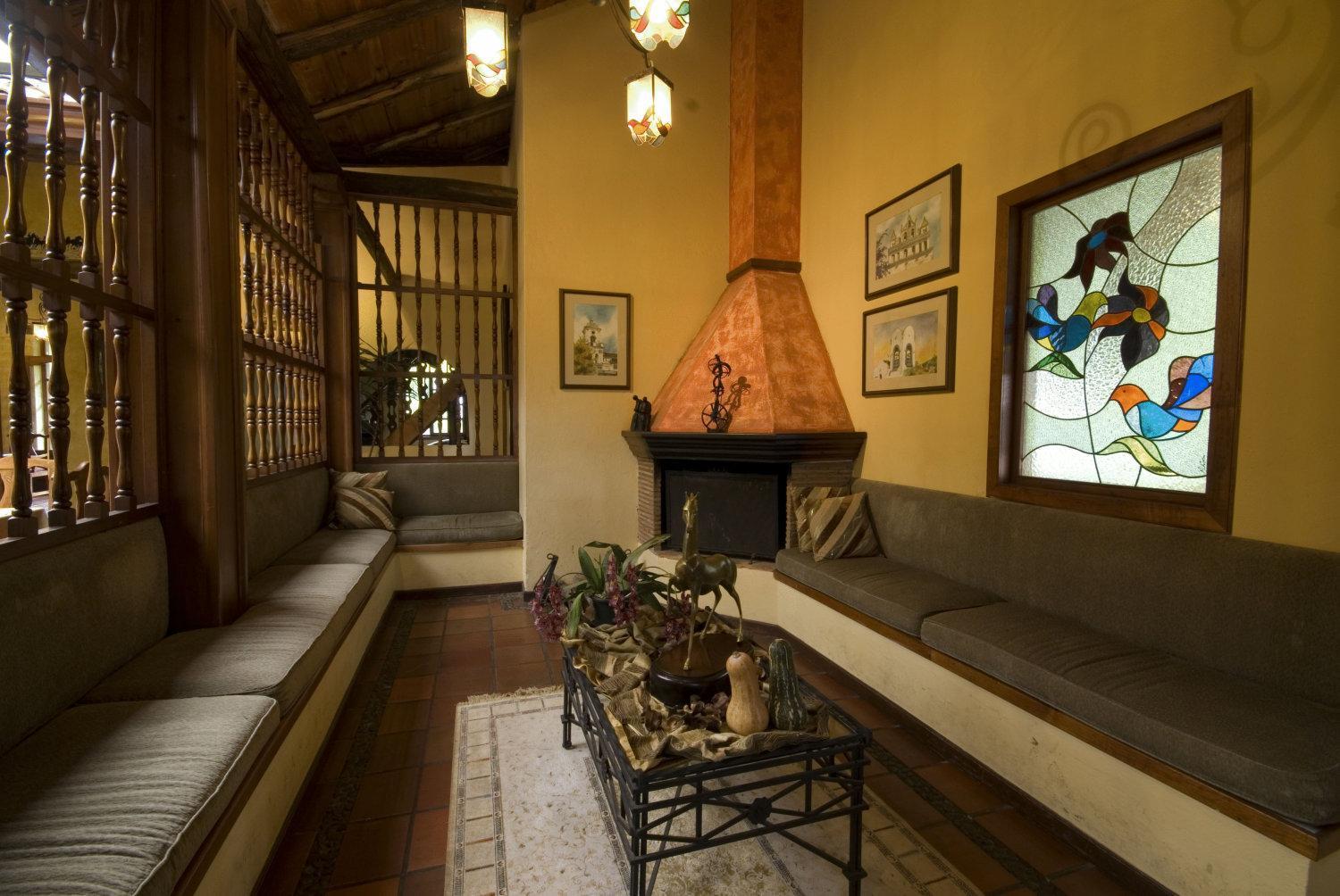 豪斯特里拉卡瓦略坎帕纳酒店 昆卡 外观 照片